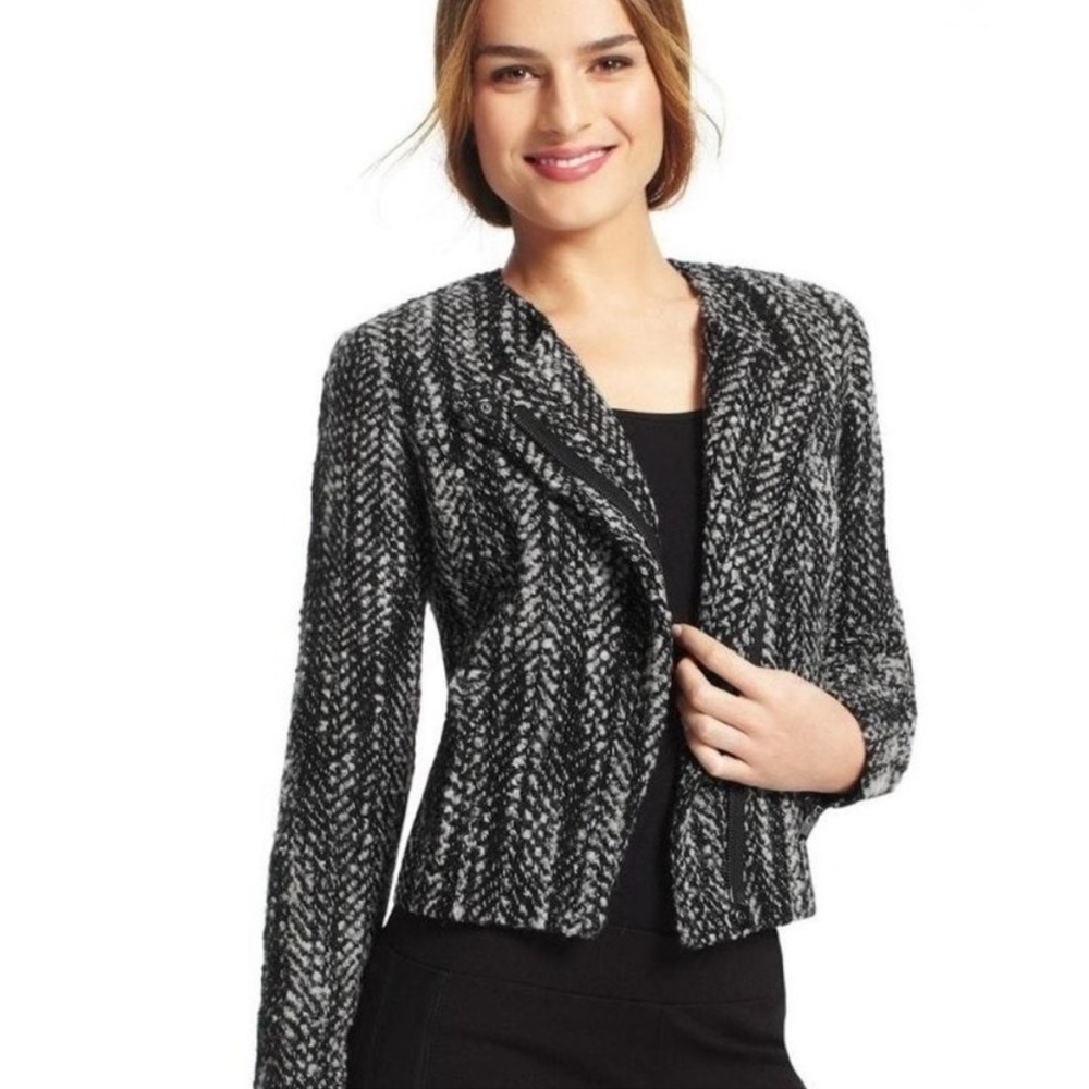Cabi #529 Tweed Assymetrical Jacket Herringbone Cropped Wool Black White Size 4